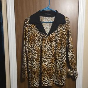Kim & Cami Leopard Print Blouse with Black Collar